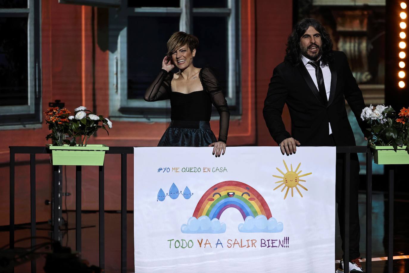 'Las niñas' y 'Antidisturbios' han sido los títulos protagonistas de la gala de los Premios Forqué, la primera gran cita del año del cine español. Fue una gala atípica, con decenas de asientos vacíos y mascarilla.