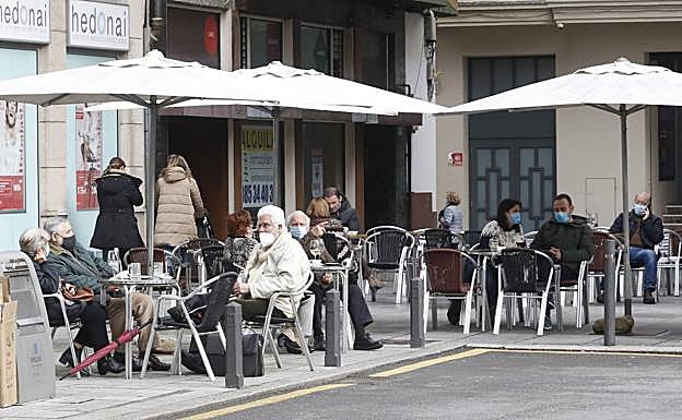 El Ayuntamiento de Gijón dará «no menos de un millón» de euros a los hosteleros sin terraza