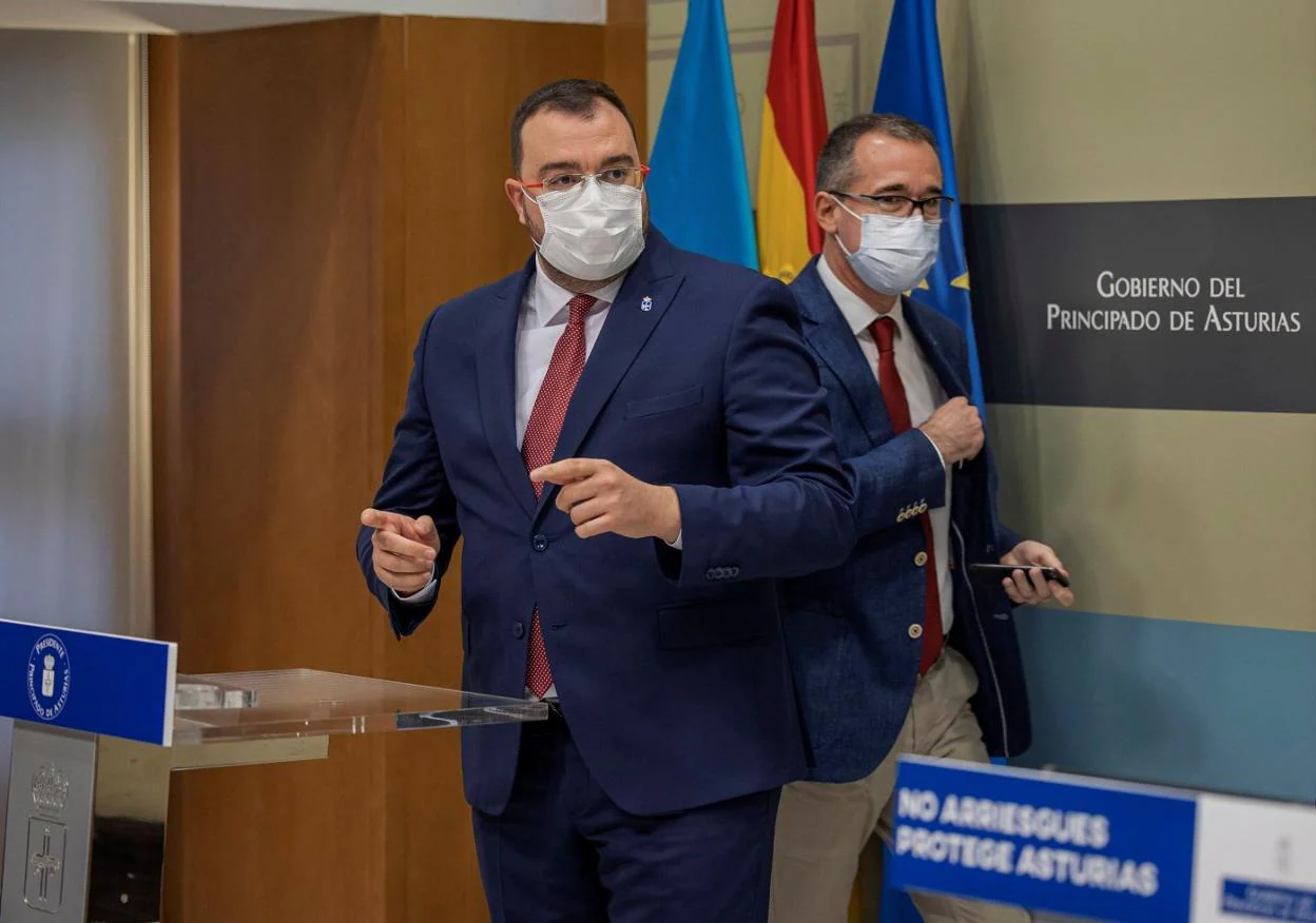 Adrián Barbón y Pablo Fernández, durante una comparecencia reciente. 