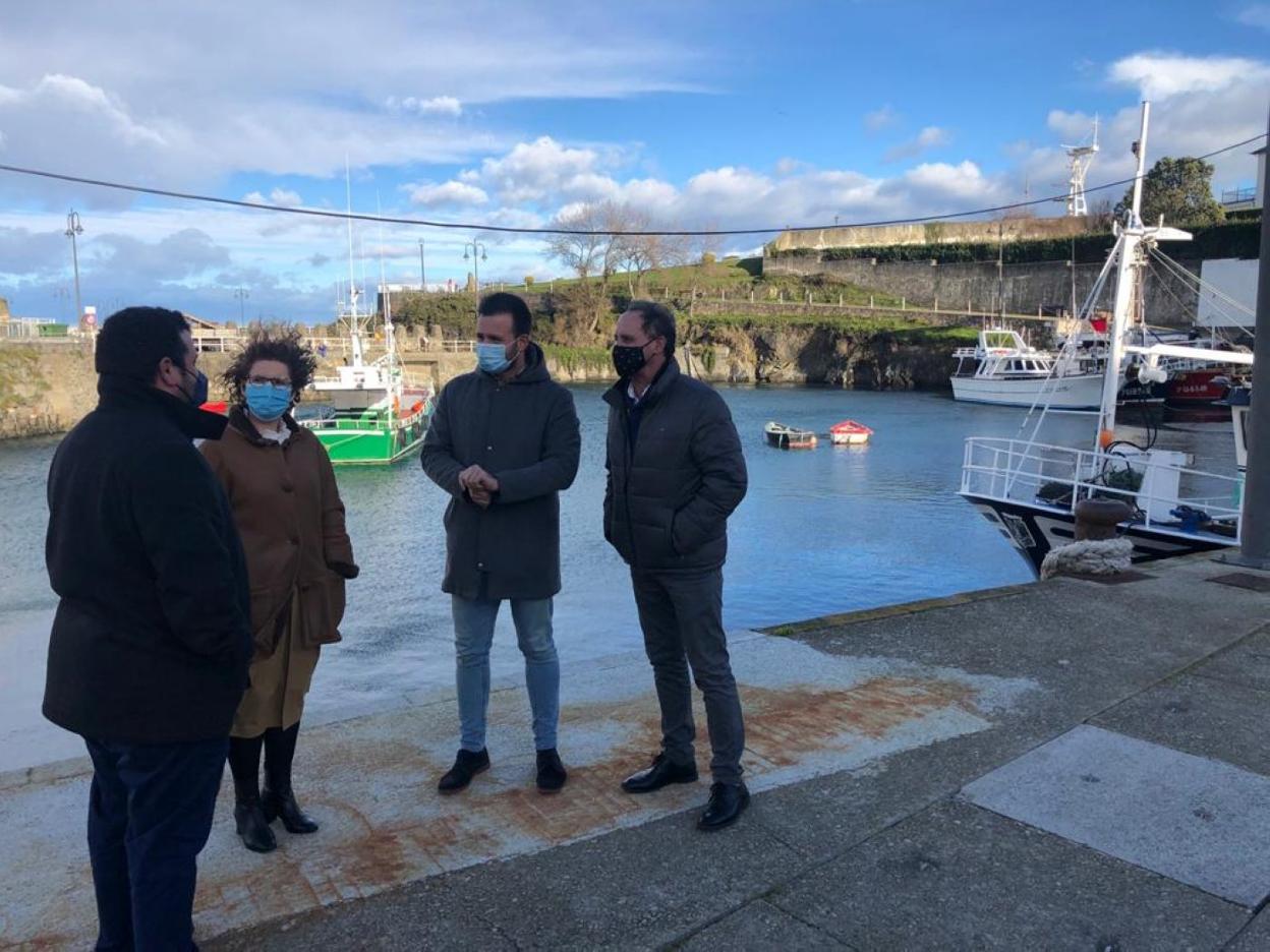 Adolfo García, Ana Fernández, Álvaro Queipo y José Manuel Rodríguez, en Puerto de Vega. 