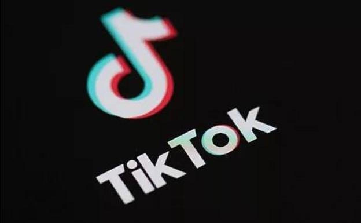 Una niña de 10 años muere asfixiada en Italia durante un reto viralizado en TikTok