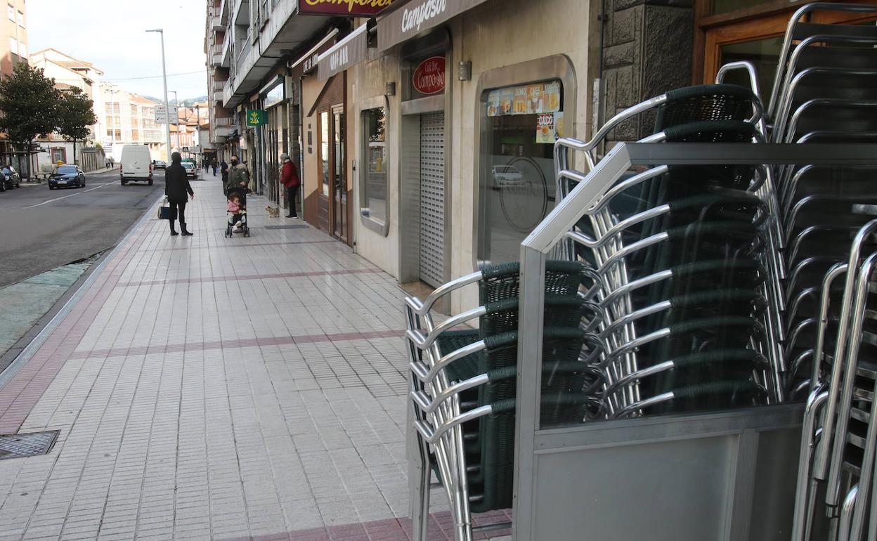 Calle con poco movimiento en Grado