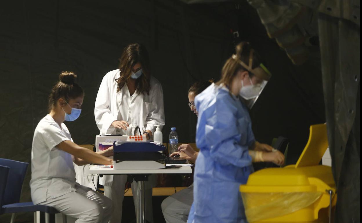 Asturias vuelve a superar el medio millar de positivos en un día con nueve fallecimientos y 52 hospitalizaciones