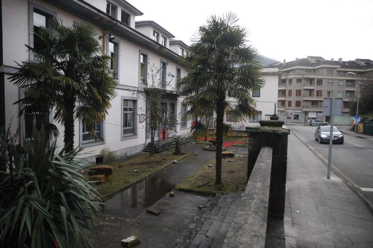 El antiguo colegio La Salle de Turón, donde se habilitarán los nuevos apartamentos. 