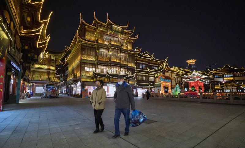 El Año Nuevo Chino comenzará oficialmente el viernes 12 de febrero pero las preparaciones para su llegada ya han arrancado en Shanghai dejando bonitas imágenes a su paso. 2021 será el año del buey de metal, que tomará el relevo a la rata.