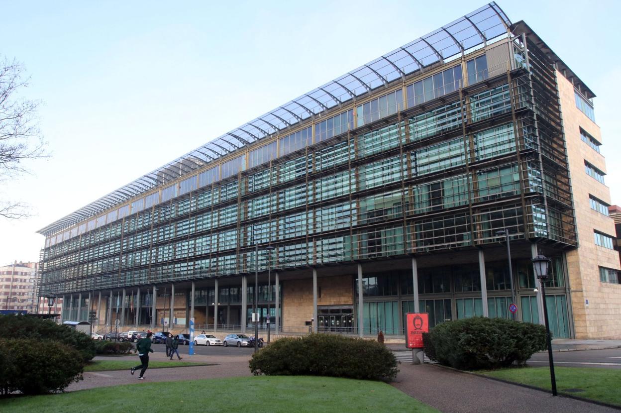 Edificio administrativo del Principado en Oviedo. 