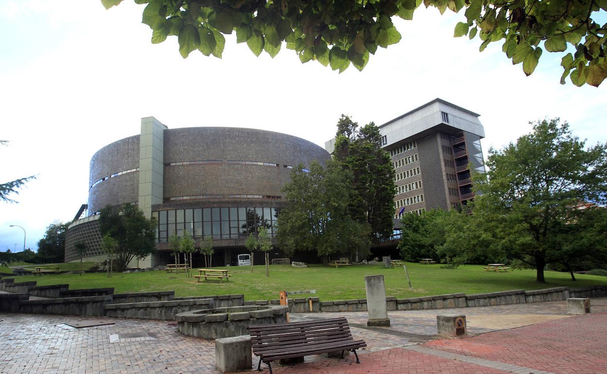 La Sindicatura censura que la Universidad de Oviedo no haya implantado definitivamente y de una manera efectiva un modelo de contabilidad analítica