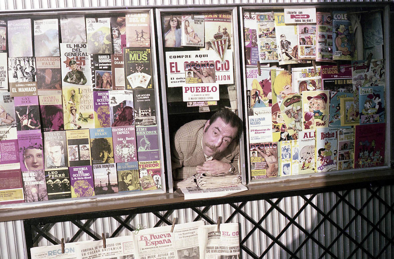 El Museo del Pueblo de Asturias suma una colección de instrumentos y utensilios de la Farmacia y Laboratorio «Castillo», que incluye antiguo material de publicidad y una colección de fotografías y películas de la vida gijonesa desde 1895 a 1972