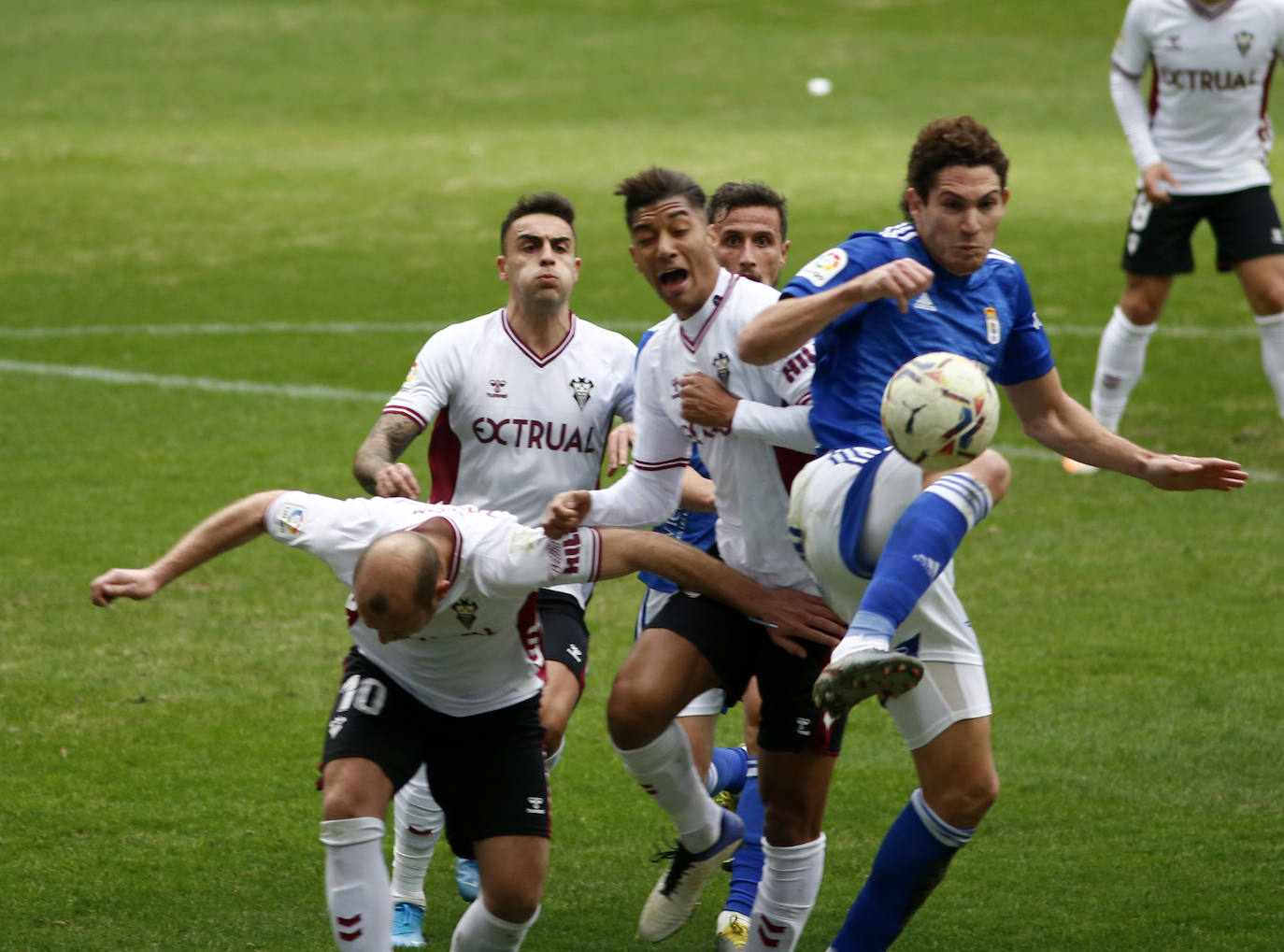 El partido entre el Real Oviedo y el Albacete en el Tartiere, que se saldó con victoria manchega, en imágenes.