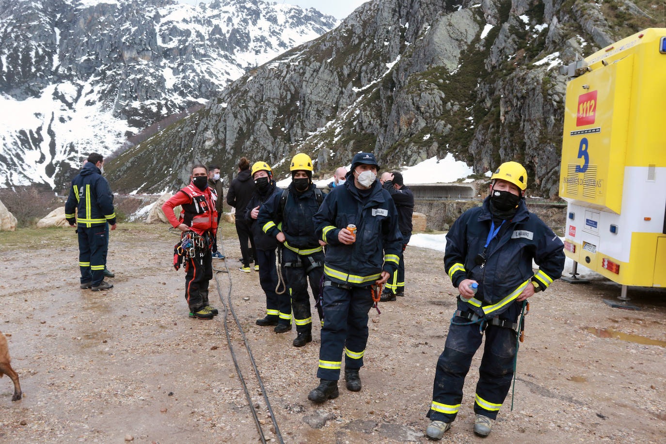 El dispositivo de búsqueda integrado por efectivos de Bomberos del Servicio de Emergencias del Principado de Asturias (SEPA), junto a miembros del GREIM de la Guardia Civil, localizaron este sábado el cuerpo de Virgilio García, el operario de carreteras del Principado que resultó sepultado por un alud el día de Año Nuevo