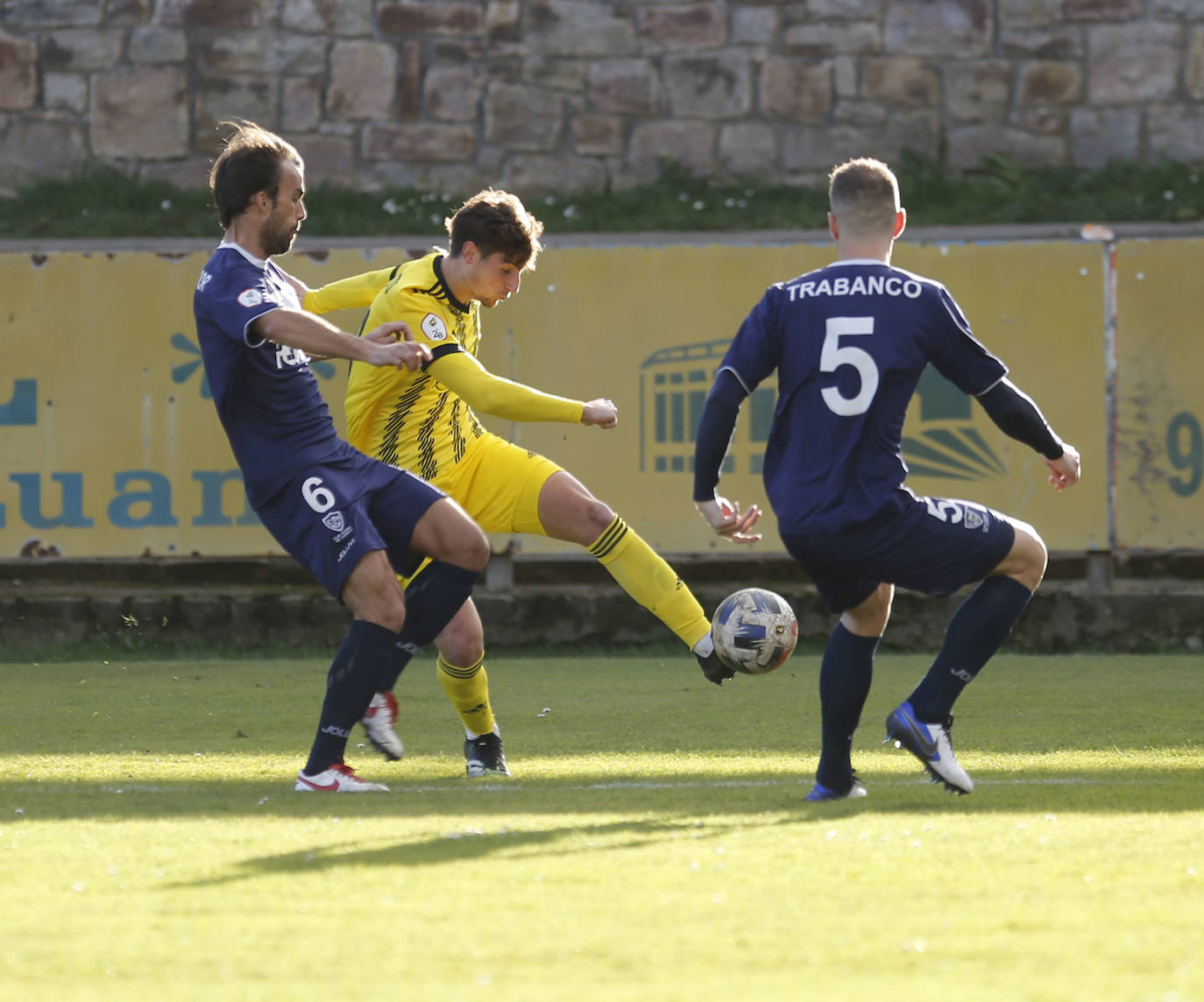 Partido disputado este domingo en Miramar entre el Marino y el filial del Oviedo.