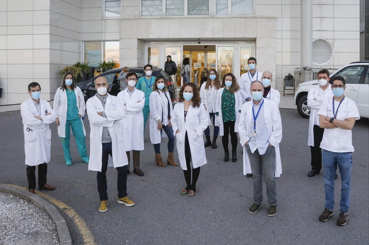 Miembros del servicio de urología de Cabueñes, con su jefe, Luis Rodríguez Villamil al frente (segundo por la derecha, en primer término). 