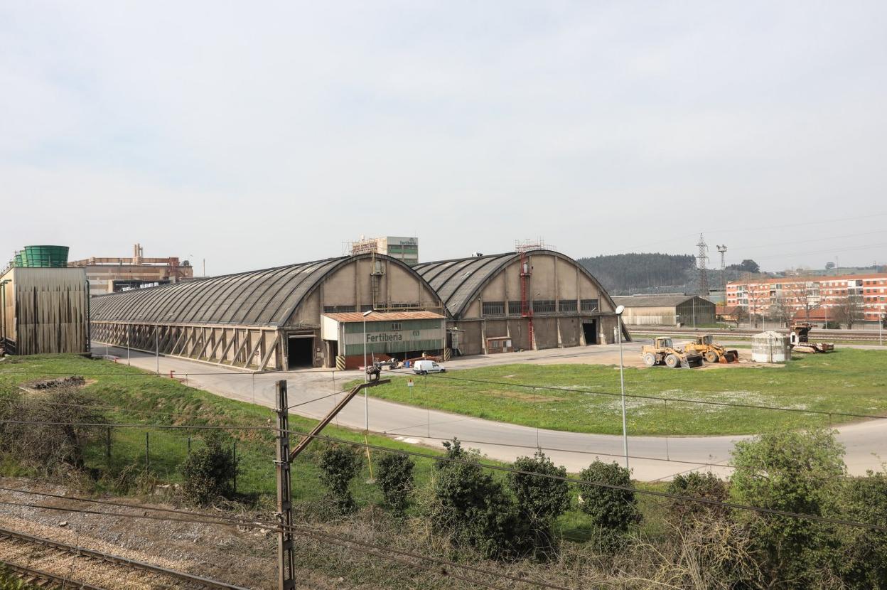 Vista parcial de las instalaciones industriales de Fertiberia en Trasona. 