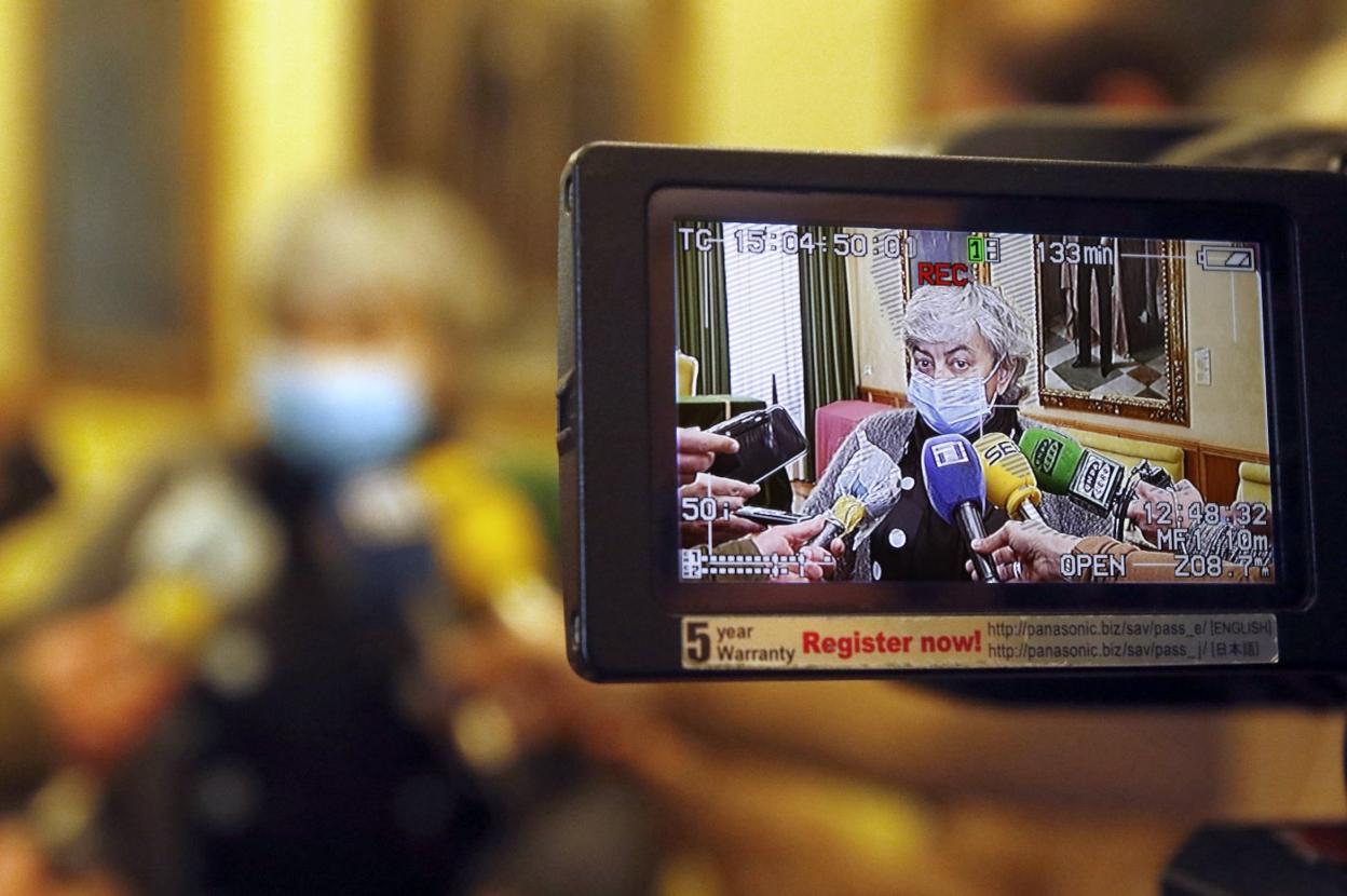 La alcaldesa, durante una intervención ante la prensa. 