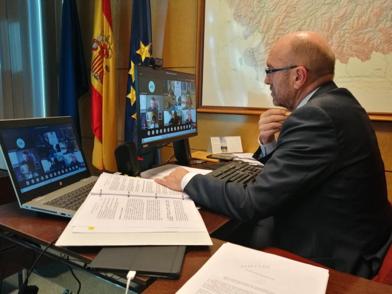 Juan Cofiño, durante la reunión telemática del Comité Asesor de Fondos Europeos. 