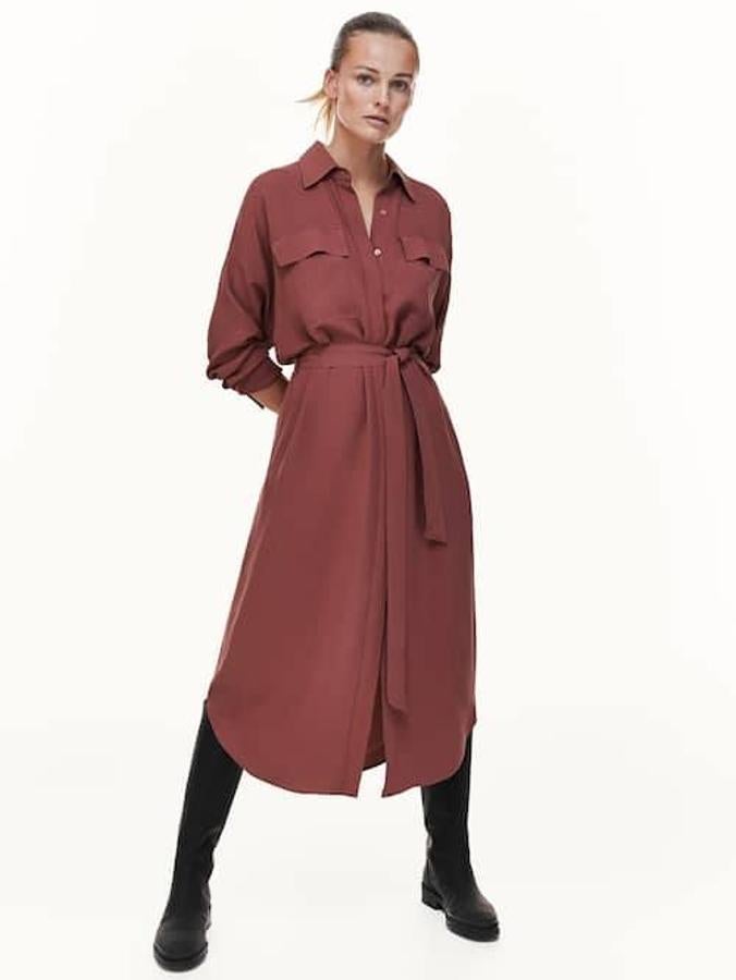 Vestido camisero largo rosa oscuro de Massimo Dutti, 99,95 euros.