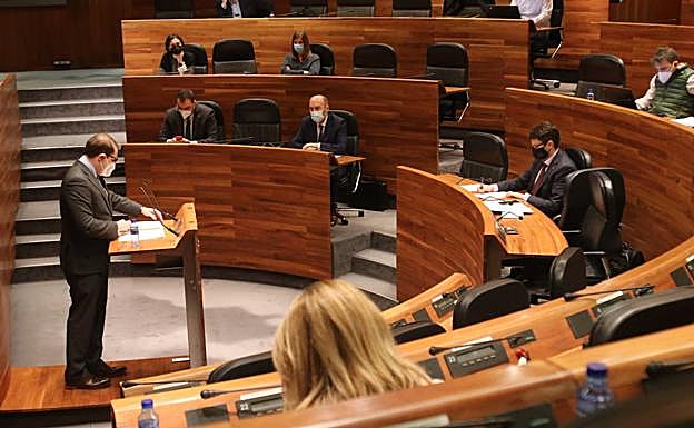 La oposición pide a Industria que se ponga el «traje de faena» para salvar el futuro de Asturias