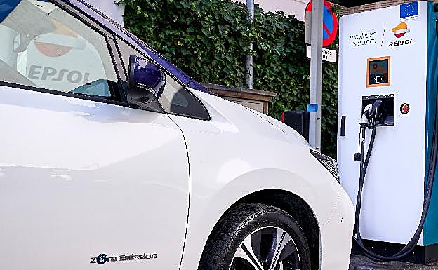 Nissan y Repsol instalarán 15 estaciones de recarga rápida con origen renovable