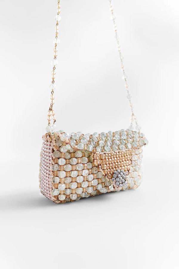 Bolso mini con abalorios de Zara, 29,95 euros.