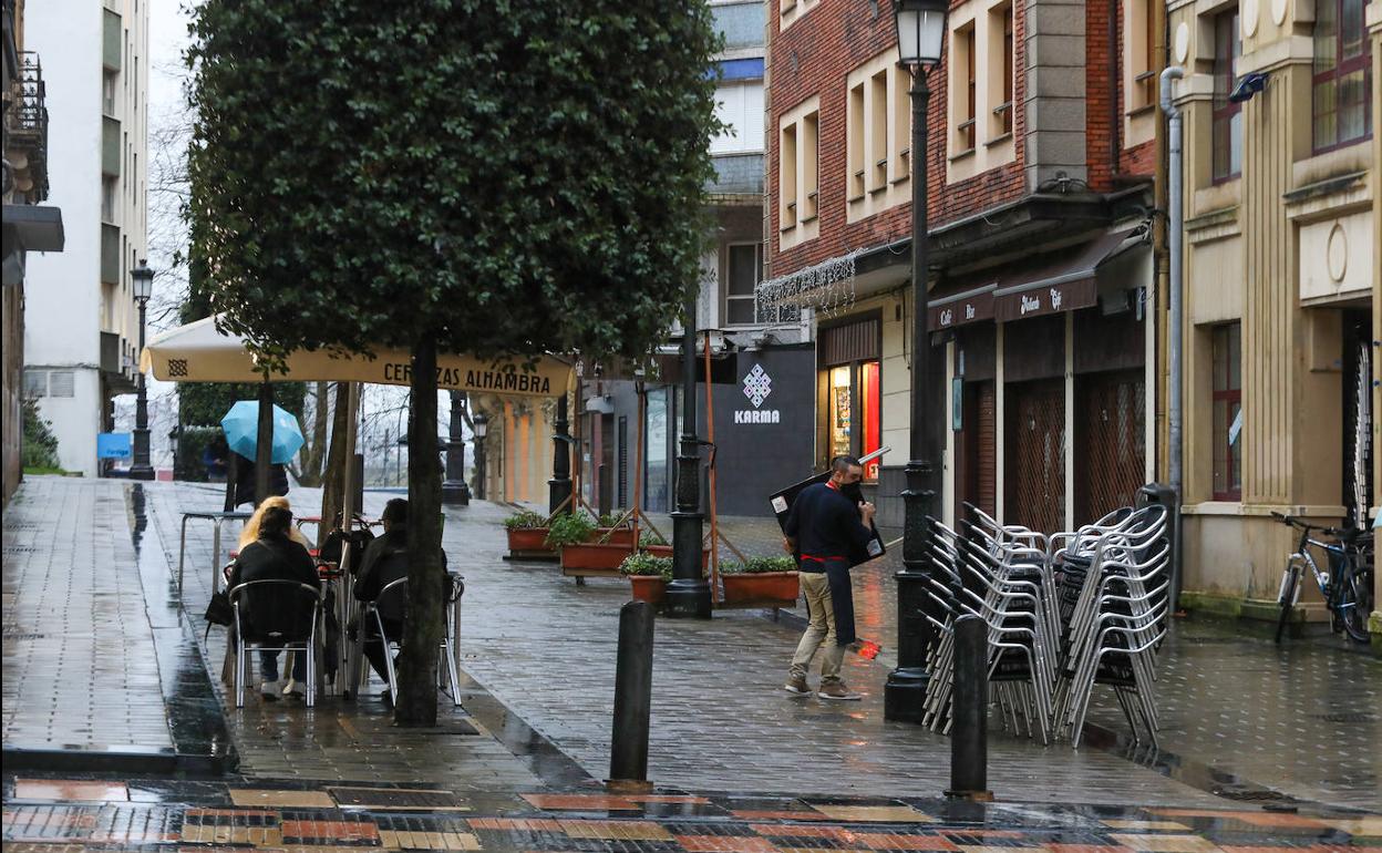 Terraza de un establecimiento hostelero en Avilés.