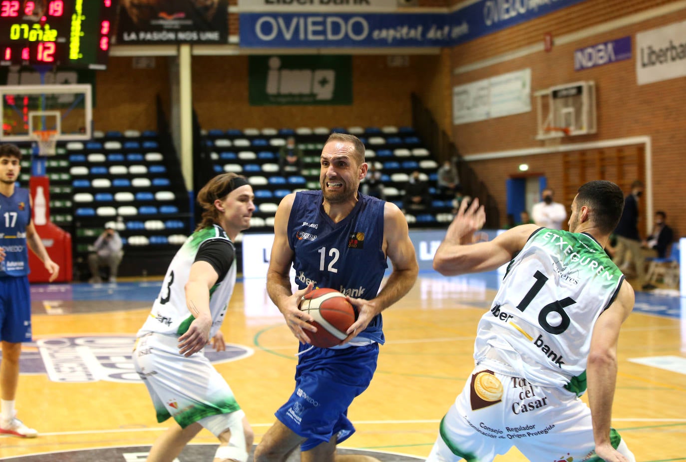 Fotos: El Liberbank Oviedo Baloncesto - Cáceres, en imágenes