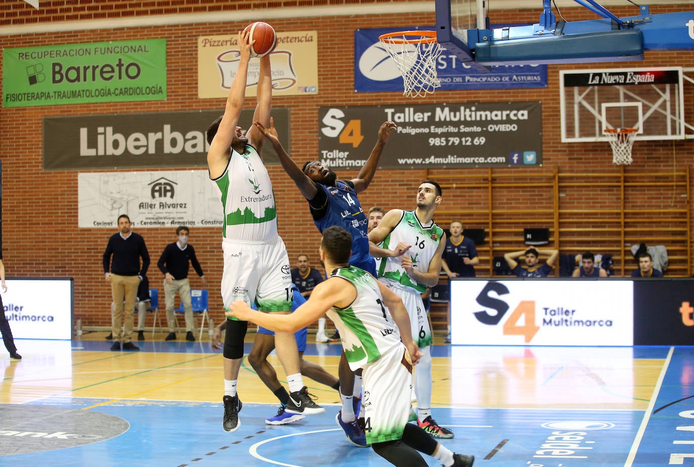 Fotos: El Liberbank Oviedo Baloncesto - Cáceres, en imágenes