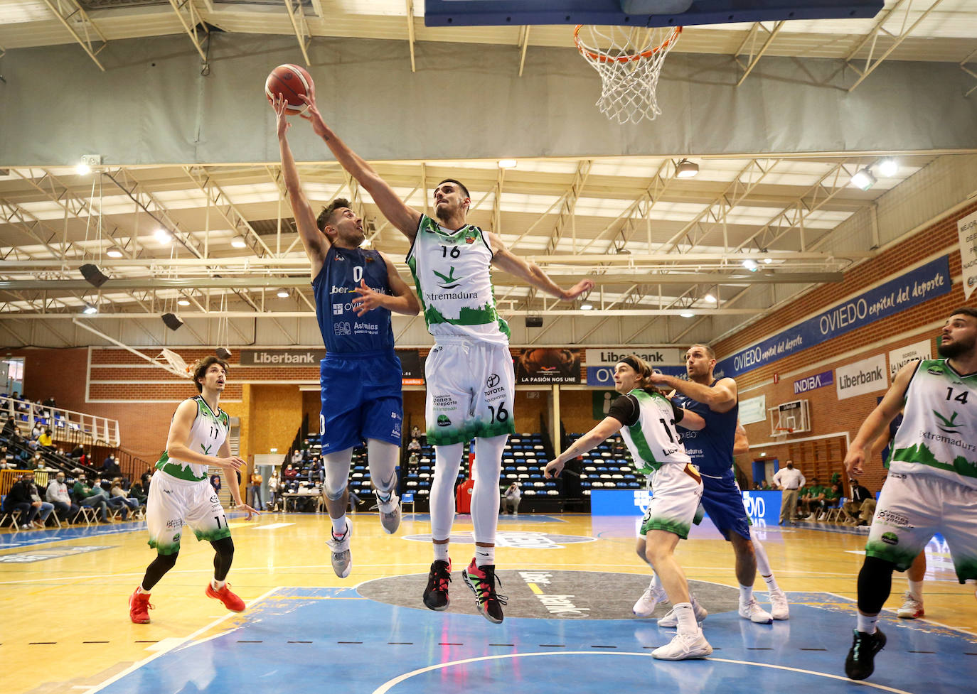 Fotos: El Liberbank Oviedo Baloncesto - Cáceres, en imágenes
