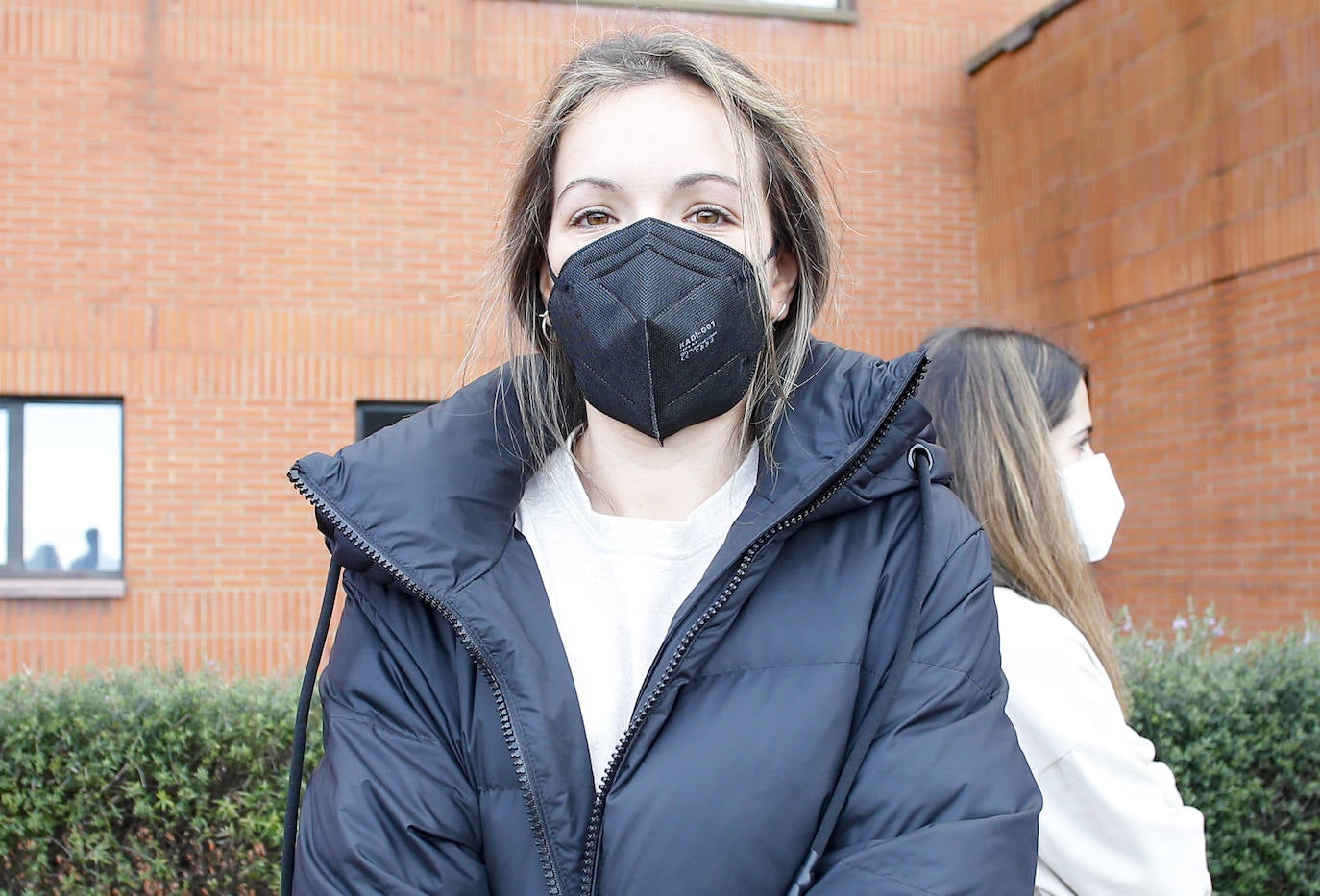 Con una honda emoción y sentimiento, compañeros y amigos del joven Pablo quisieron rendirle homenaje a las puertas de su centro de trabajo, el Hospital de Jove