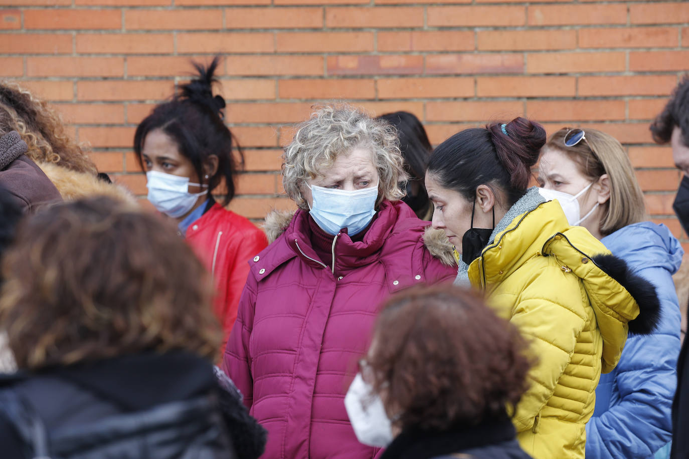 Con una honda emoción y sentimiento, compañeros y amigos del joven Pablo quisieron rendirle homenaje a las puertas de su centro de trabajo, el Hospital de Jove
