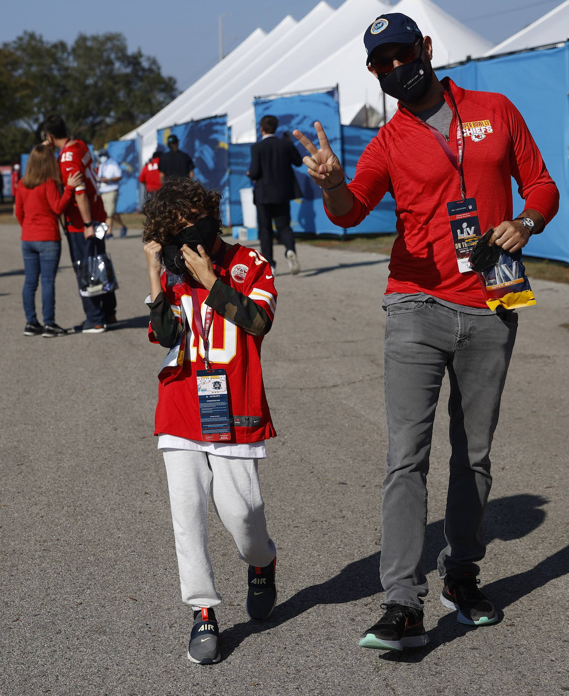 La Super Bowl de la pandemia terminó, en lo deportivo, con una aplastante y merecida victoria de los Buccaneers de Tampa sobre los Chiefs de Kansas City, por 31 a 9, que les vale a los de Florida su segundo título, 19 años después del primero | The Weeknd fue el artista canadiense encargado de protagonizar el espectáculo del intermedio