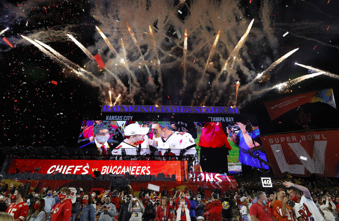 La Super Bowl de la pandemia terminó, en lo deportivo, con una aplastante y merecida victoria de los Buccaneers de Tampa sobre los Chiefs de Kansas City, por 31 a 9, que les vale a los de Florida su segundo título, 19 años después del primero | The Weeknd fue el artista canadiense encargado de protagonizar el espectáculo del intermedio