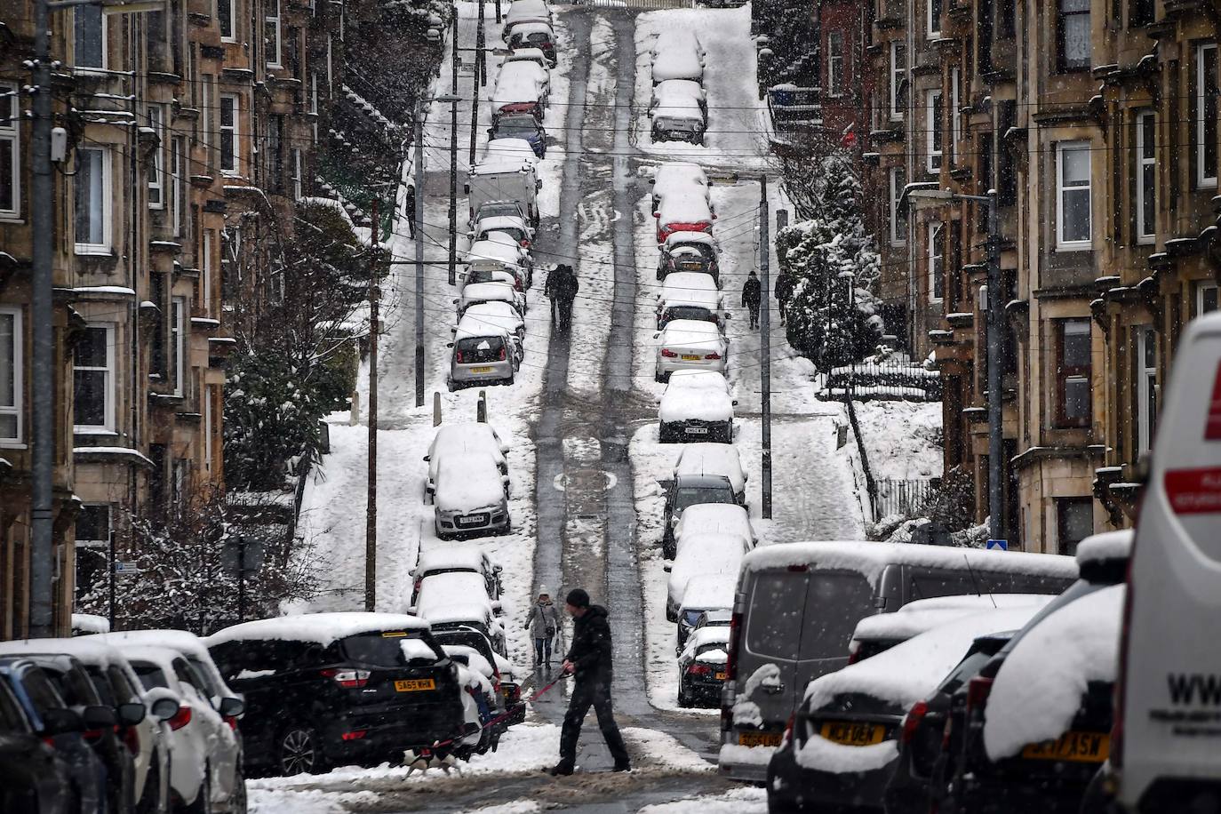 La nieve se ha dejado notar en los últimos días en distintos países como Alemania, Holanda o Estados Unidos. Las condiciones climatológicas, además de dejar unas imágenes llamativas, también han provocado alteraciones en la vida de sus ciudadanos.