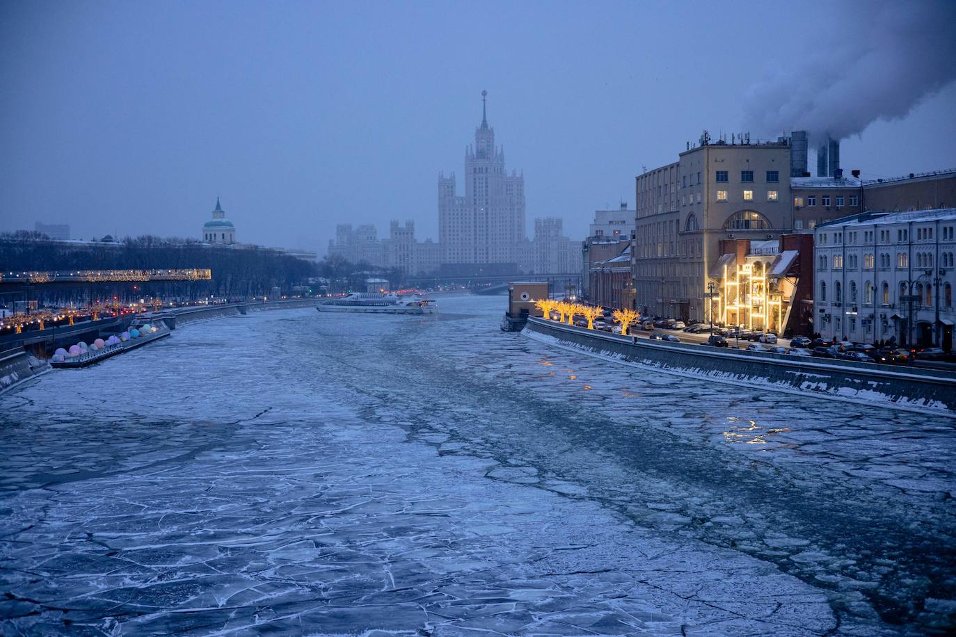 La nieve se ha dejado notar en los últimos días en distintos países como Alemania, Holanda o Estados Unidos. Las condiciones climatológicas, además de dejar unas imágenes llamativas, también han provocado alteraciones en la vida de sus ciudadanos.