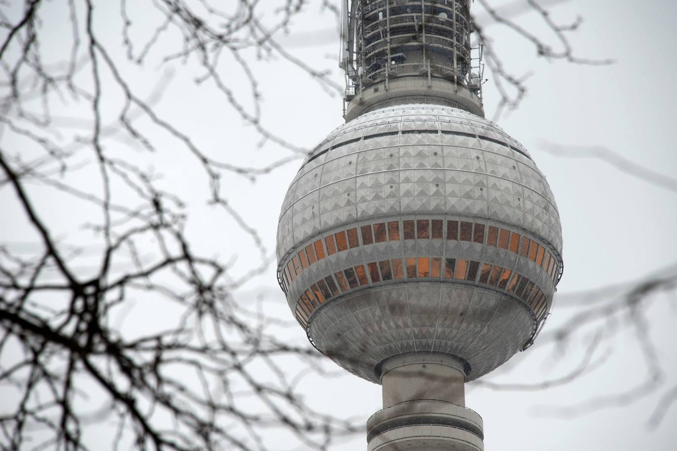 La nieve se ha dejado notar en los últimos días en distintos países como Alemania, Holanda o Estados Unidos. Las condiciones climatológicas, además de dejar unas imágenes llamativas, también han provocado alteraciones en la vida de sus ciudadanos.