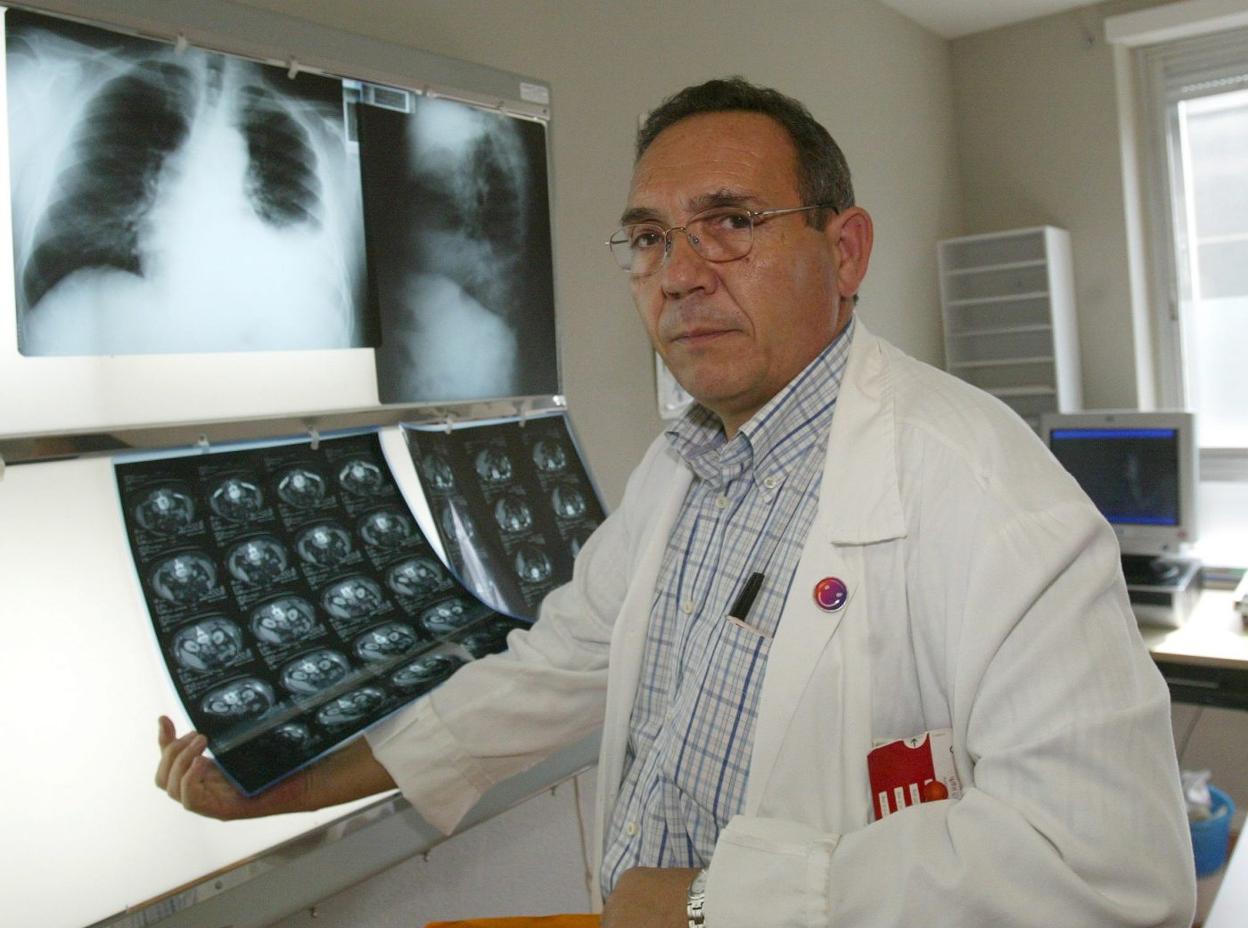 José Manuel Gracia, en la unidad de oncología médica del Hospital de Cabueñes. 