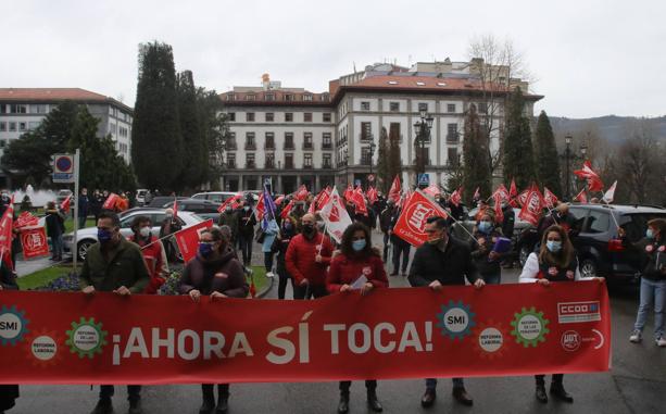 Concentración celebrada esta mañana en la Plaza de España