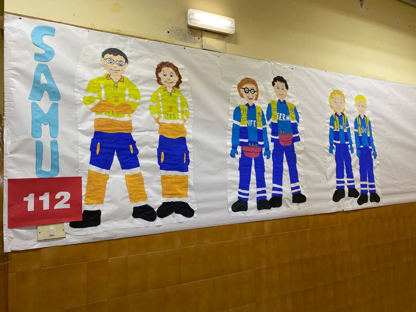 Los más pequeños de Gijón ya están de Antroxu. Los alumnos de cenntros educativos como el colegio Príncipe de Asturias, de La Calzada, el San Vicente de Paúl o el Colegio Público de Cabueñes se han disfrazado este viernes. Estos últimos han aprovechado la ocasión para rendir homenaje a los sanitarios. 