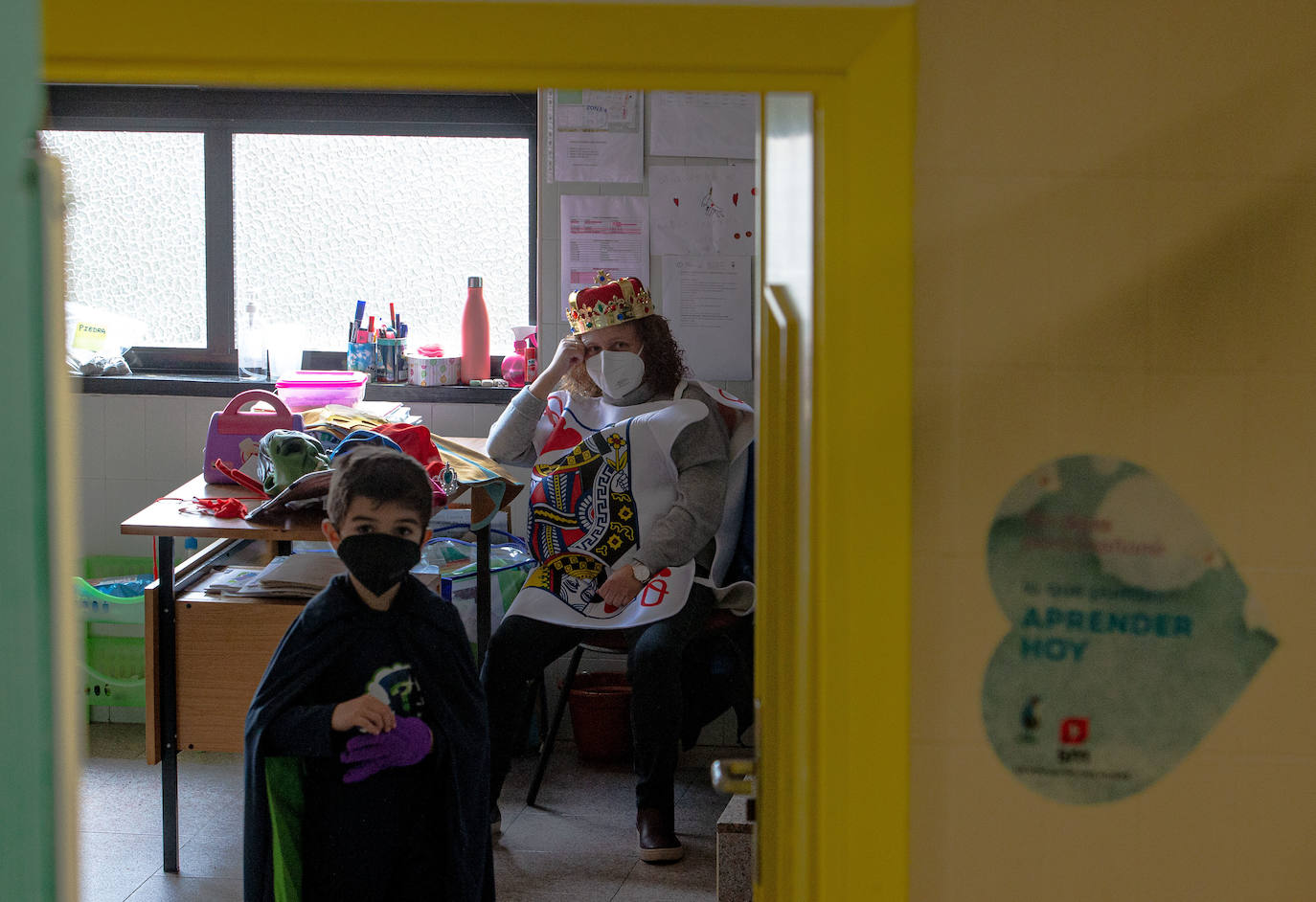 Los alumnos y las alumnas de los colegios de Oviedo han llenado las aulas de color, alegría y disfraces. 