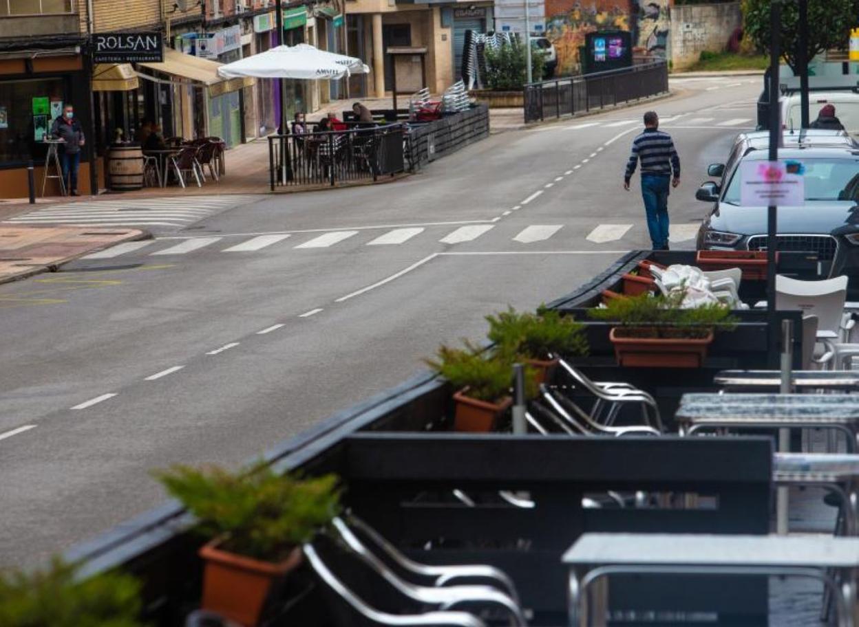 La hostelería de Noreña podrá servir a clientes en el interior de sus locales a partir de mañana. 
