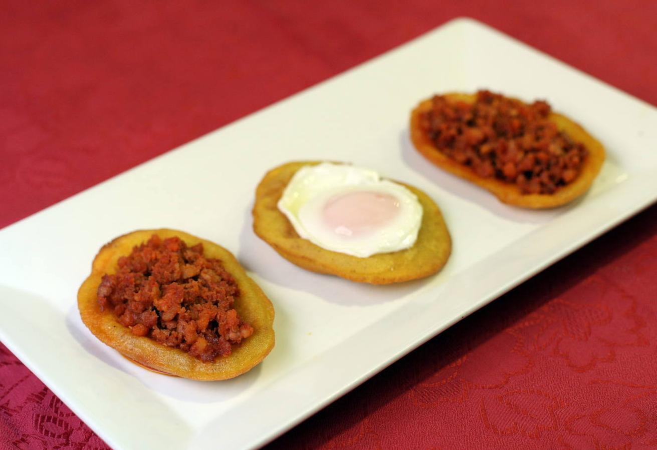 Los tortos con picadillo y huevo son una delicia y  se preparan así , aunque los tortos pueden acompañarse de muchas cosas más.