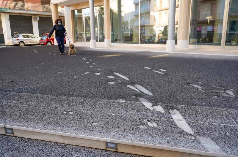 El volcán Etna, en Catania (Sicilia) entra inesperadamente en erupción dejando un reguero de cenizas y fragmentos de lava en las ciudades más cercanas 