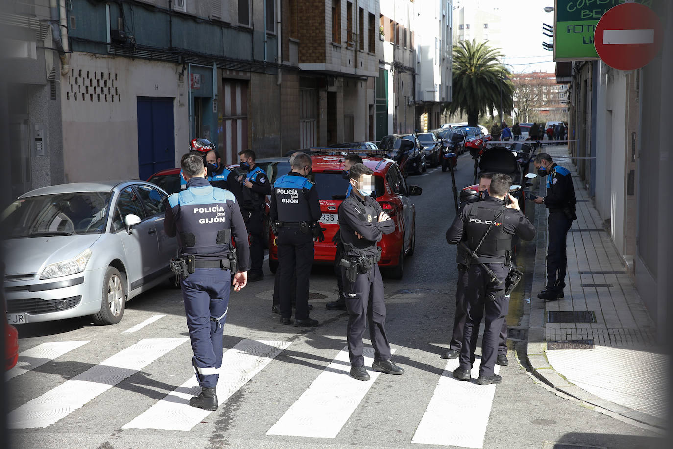 Ha sido trasladado por el SAMU a un centro hospitalario con dos impactos de bala en un pie y en la zona abdominal
