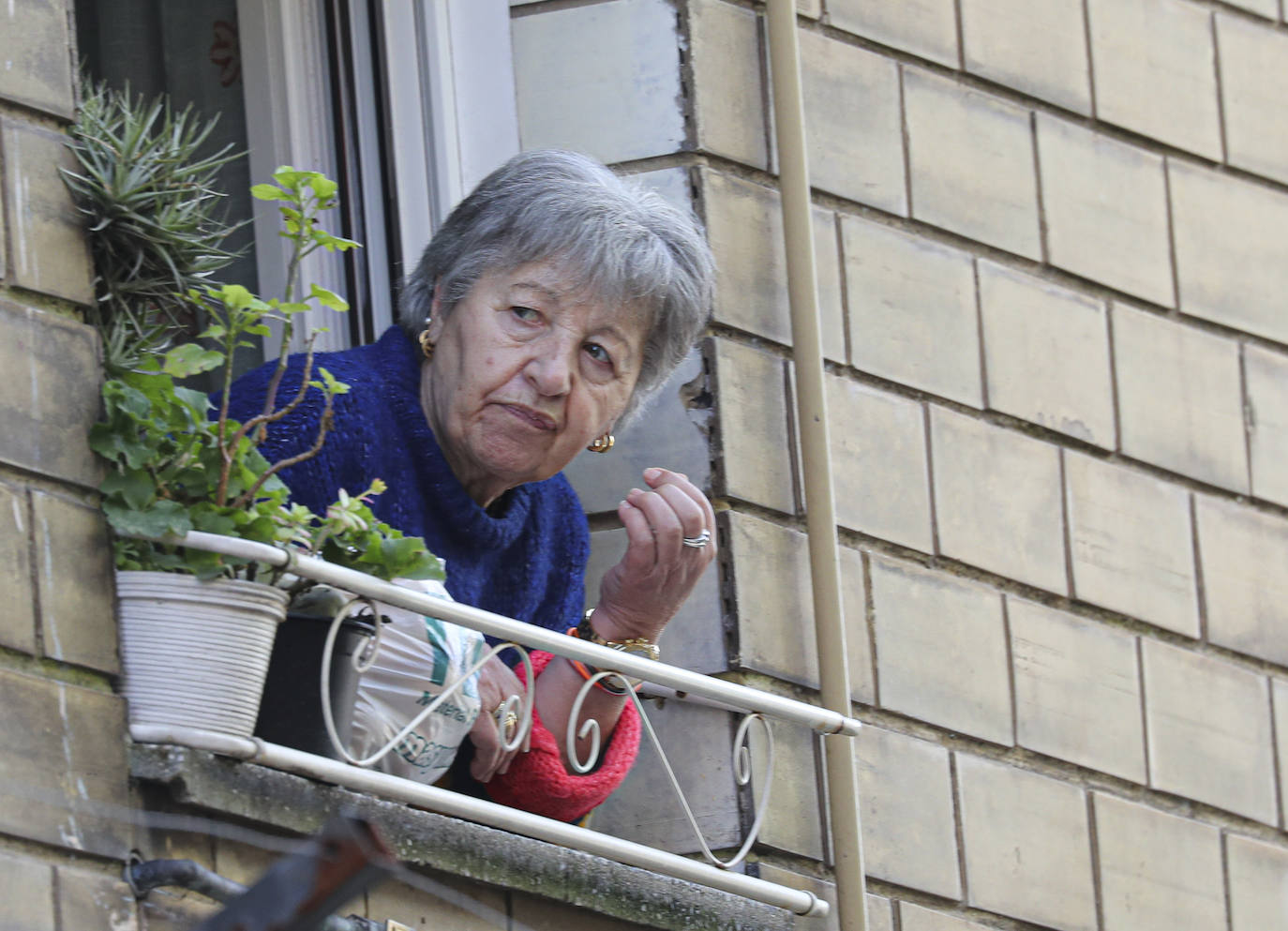 Ha sido trasladado por el SAMU a un centro hospitalario con dos impactos de bala en un pie y en la zona abdominal