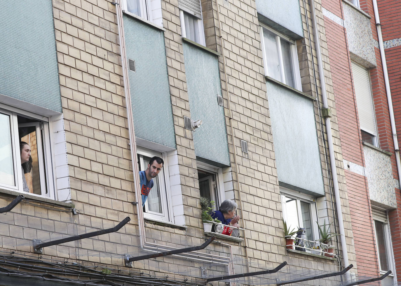 Ha sido trasladado por el SAMU a un centro hospitalario con dos impactos de bala en un pie y en la zona abdominal