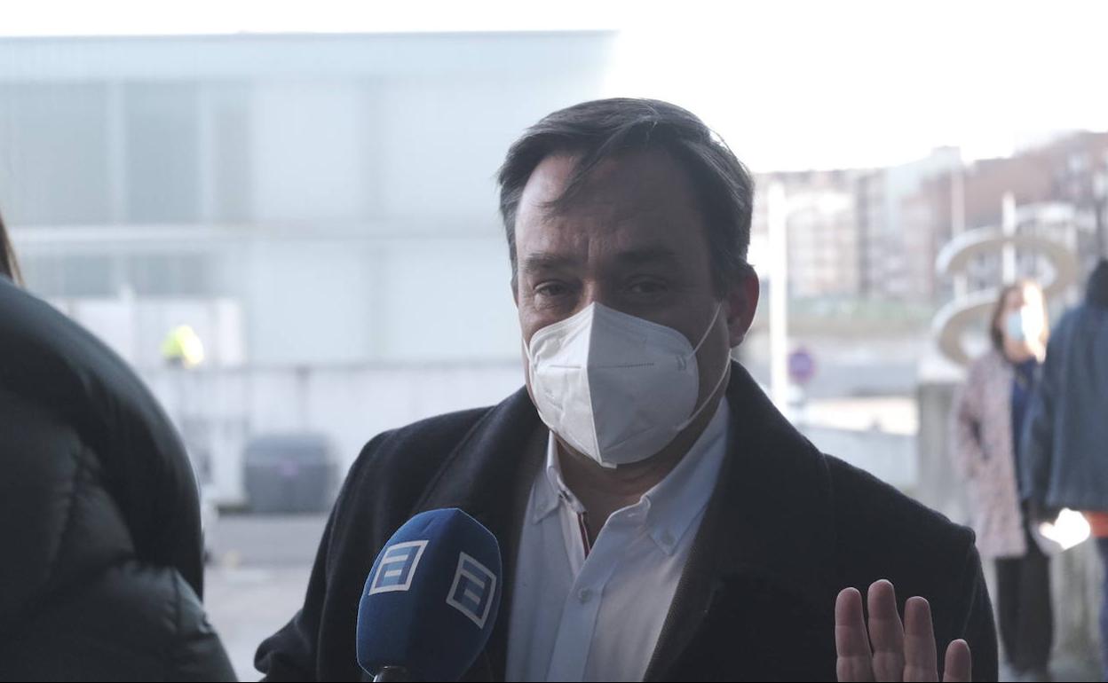 El acusado, a su llegada a los juzgados de Gijón este miércoles. 