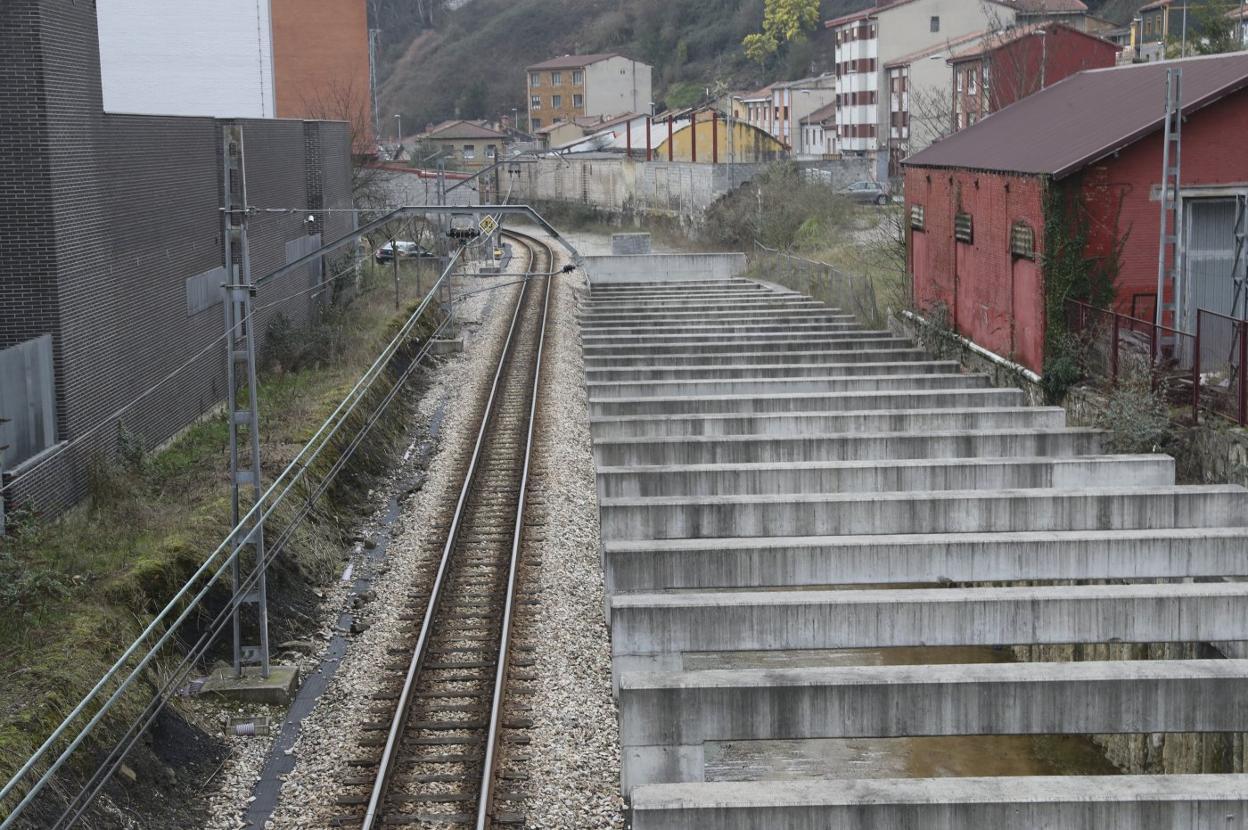 Las obras del soterramiento llevan paralizadas desde 2017. 