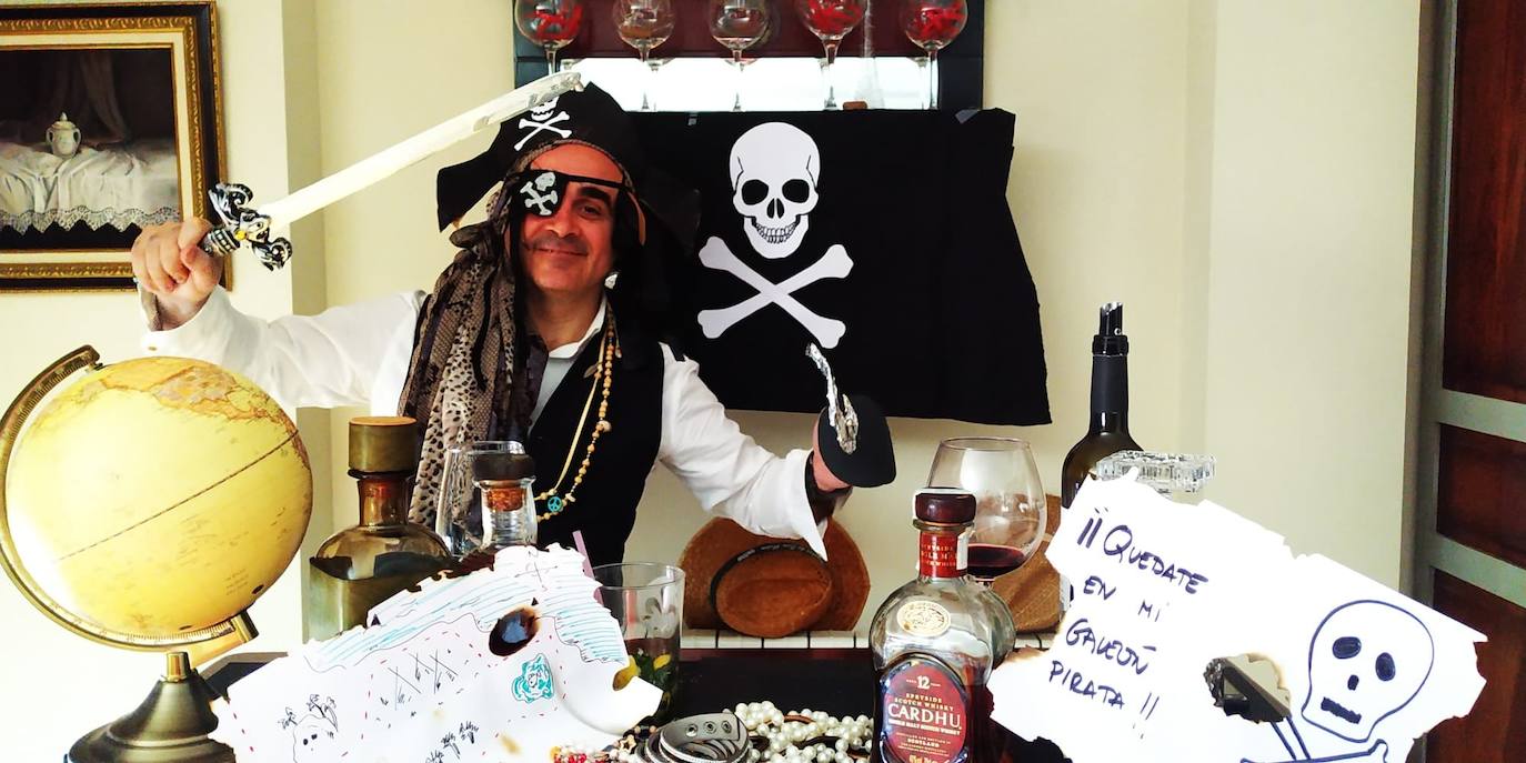 Decididos a no quedarse sin Carnaval, los ovetenses no han dudado en participar en el concurso 'Carnaval Casero 2021' convocado por la Concejalía de Centros Sociales. Una treintena de propuestas individuales y en grupo se han presentado, demostrando su originalidad y ganas de pasarlo bien.