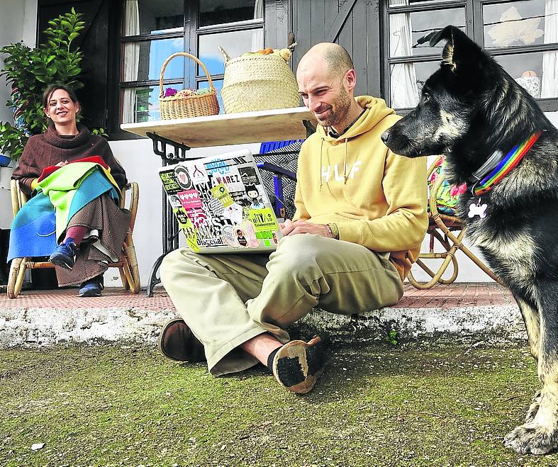 Ana 'La Nieta' Moreno y Julio Albarrán, en Arboleya (Cabranes).