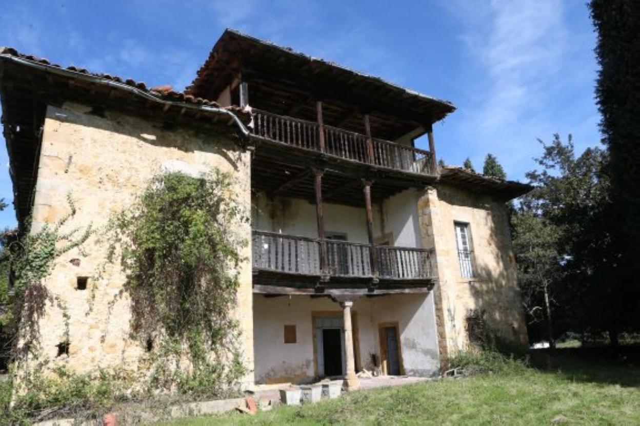 El Palacio de La Cogolla sufrió un incendio en 2016 que afectó a su estructura. 