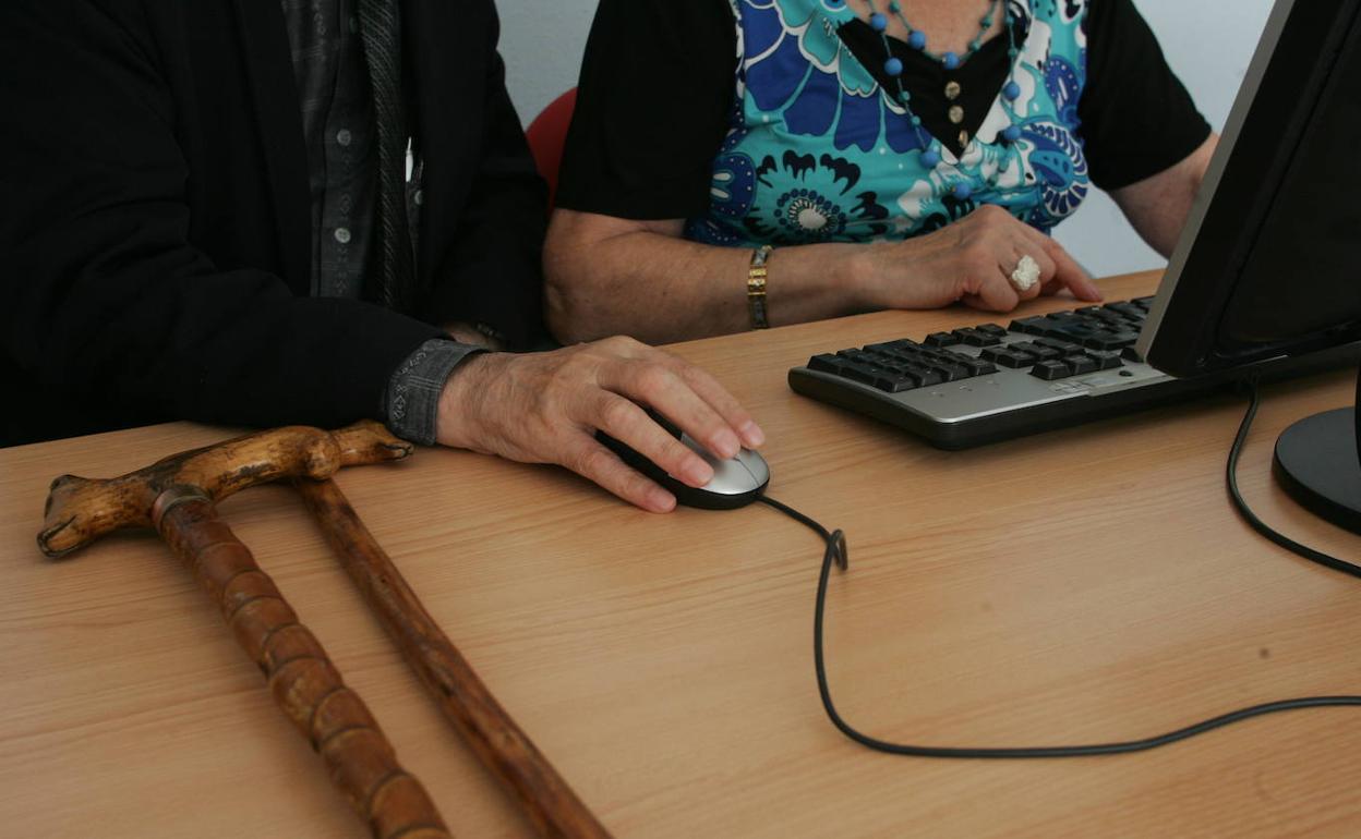 Cuatrocientas personas mayores se formarán en competencias digitales
